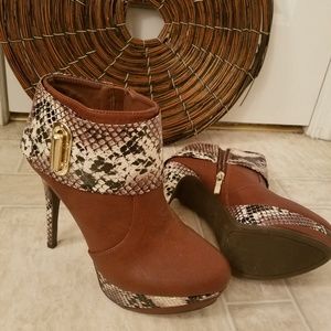 Beautiful snake skin design boots